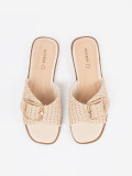 Beige Sandalen mit weißem Karomuster und Schnalle
