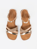 Goldene Damen Sandalen mit flachem Absatz