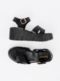 Schwarze Sandalen mit hoher Plattform