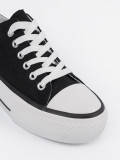 Schwarze Sneakers mit Love-Schriftzug