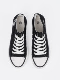 Schwarze Sneakers mit Love-Schriftzug