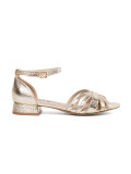 Elegante goldene Sandalen mit niedrigem Absatz
