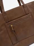Braune Tasche mit goldenen Elementen