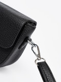 Elegante schwarze Handtasche mit dekorativem Verschluss