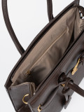 Elegante braune Handtasche mit dekorativer goldener Schnalle