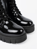 Schwarze lackierte Stiefeletten mit massiver Sohle