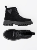 Schwarze Schnür-Stiefeletten mit glänzendem Herzen