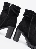 Stylische schwarze Stiefeletten mit gerafftem Schaft