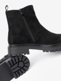 Klassische schwarze Stiefeletten mit dicker Sohle