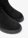 Klassische schwarze Stiefeletten mit dicker Sohle