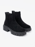 Stylische schwarze Stiefeletten mit Plateau