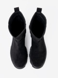 Schwarze Stiefeletten im minimalistischen Design