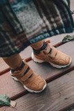 Trekking-Stiefelette aus Kunstleder mit Klettverschluss, gelb