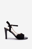 Sandale aus Velourslederimitat mit Kettendetail, Stilettoabsatz, schwarz