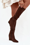 Gefütterte braune Stiefel mit Keilabsatz aus Wildlederimitat