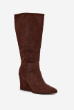 Gefütterte braune Stiefel mit Keilabsatz aus Wildlederimitat