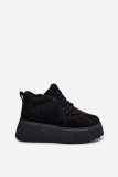 Schwarze Snowboots mit Lammfell auf Plateausohle