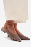 Beige Wildleder-Sandale mit niedrigem Absatz