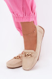 Beige Mokassins mit goldener Kette aus Wildlederimitat