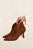 Stiefelette mit schlankem Absatz und spitzer Spitze braun
