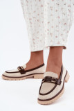Beige-braune Mokassins mit dekorativem Detail