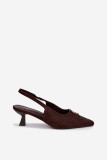 Braune Pumps aus Veloursleder mit offener Ferse und dekorativem Detail
