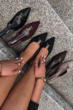 Schwarze Pumps mit offener Ferse und dekorativem Detail