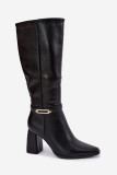 Gefütterter Stiefel mit dekorativem Riemen und Blockabsatz, schwarz