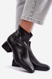 Schwarze Stiefelette aus Kunstleder mit Blockabsatz