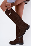 Stiefel aus Veloursleder mit dekorativem Riemen, braun