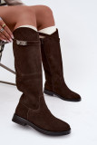 Stiefel aus Veloursleder mit dekorativem Riemen, braun