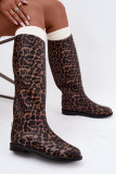 Hohe braune Gummistiefel mit flachem Absatz und Animal-Print