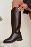 Stiefel mit flachem Absatz und dekorativem Riemen, braun