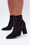 Schwarze Stiefelette mit Blockabsatz und dekorativem Riemen