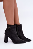 Schwarze Stiefelette mit Blockabsatz und dekorativem Riemen