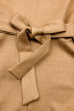 Braunes Kleid mit gerafften Ärmeln