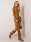 Helle braune figurbetonte Kleid mit Schlitz