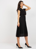 Schwarzes plissiertes Kleid mit rundem Ausschnitt