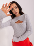 Helles graues gestreiftes Strickpullover