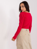 Klassischer roter Pullover mit Streifen