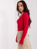 Klassischer roter Pullover mit Streifen