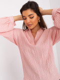 Helle rosa Bluse mit Kragen
