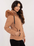 Bequeme Winterjacke mit Kapuze in Camel-Farbe