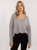 Eleganter grauer Pullover mit Applikation