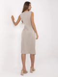 Elegantes Midi-Kleid mit abnehmbarer Brosche