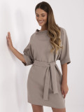 Elegantes beiges Cocktailkleid