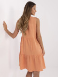 Ausgestelltes Kleid in Pfirsichfarbe