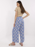 Blaue weite Hose mit geometrischem Muster