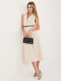 Beiges ausgestelltes Midi-Kleid mit Gürtel und Kragen