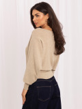 Beiger eleganter Pullover mit Gürtel und U-Boot-Ausschnitt